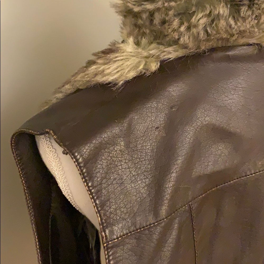 Vest - Picture 6 of 7